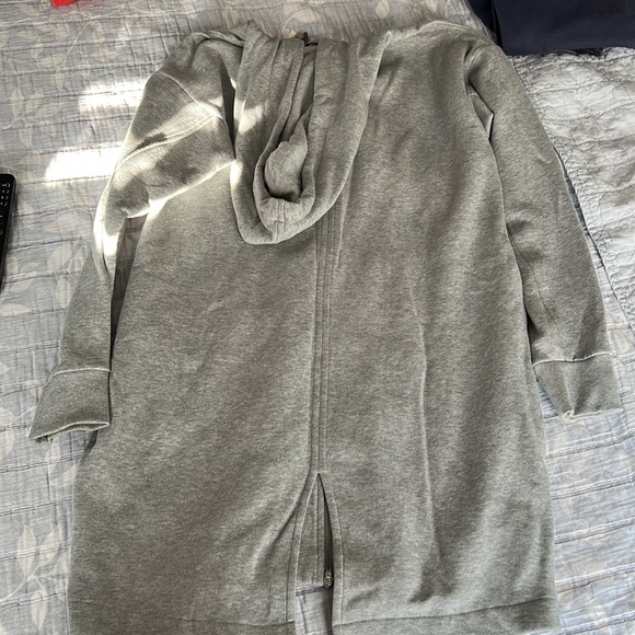 Brand new never worn oversized Calvin Klein sweater. - Picture 3 of 3